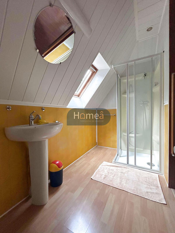 Maison - 215 m² - 8 pièces