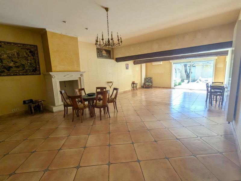 Maison - 311 m² - 8 pièces