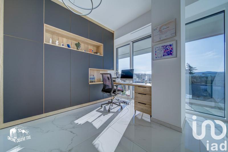 Appartement - 222 m² - 8 pièces