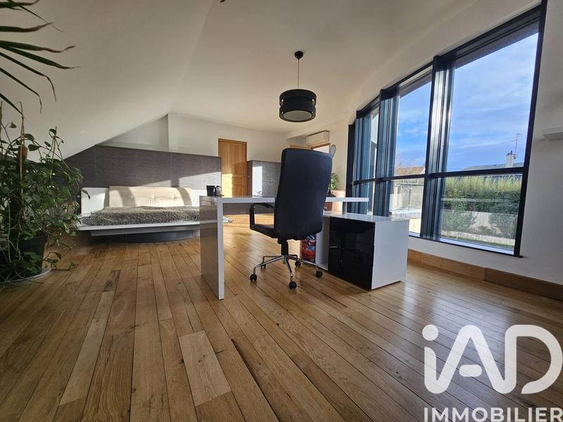 Maison - 247 m² - 5 pièces