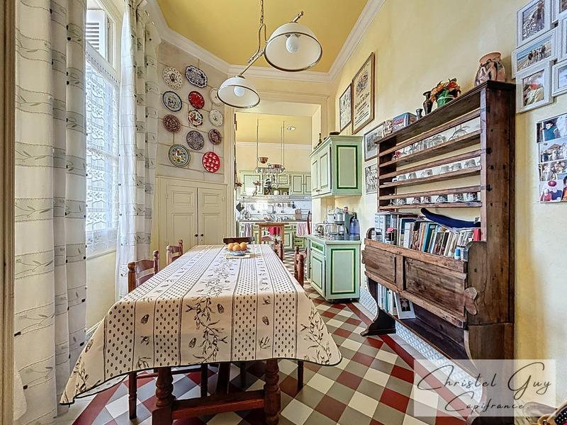 Maison bourgeoise - 337 m² - 10 pièces