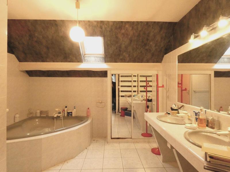 Maison traditionnelle - 176 m² - 7 pièces