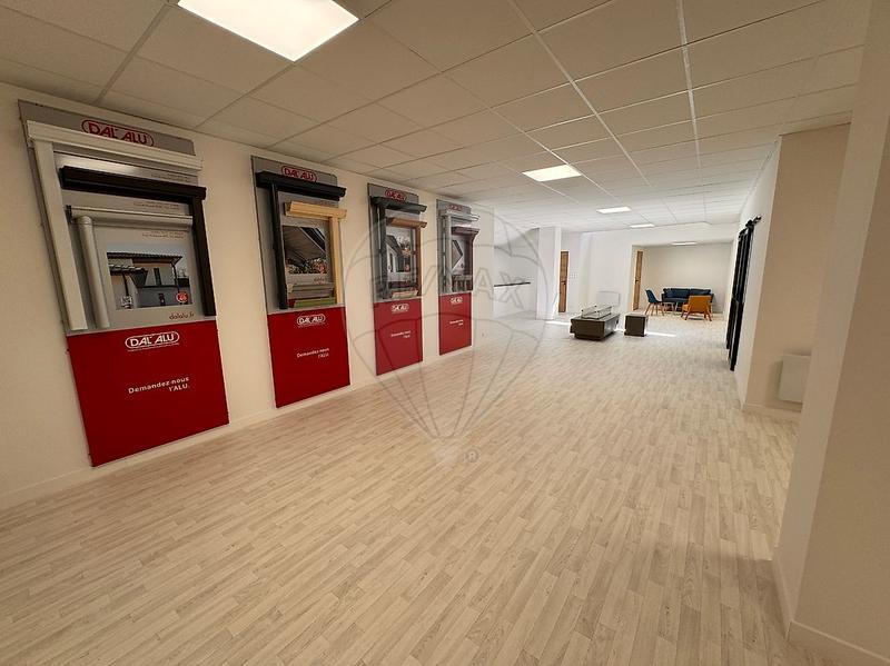 Local commercial - 396 m² - 3 pièces