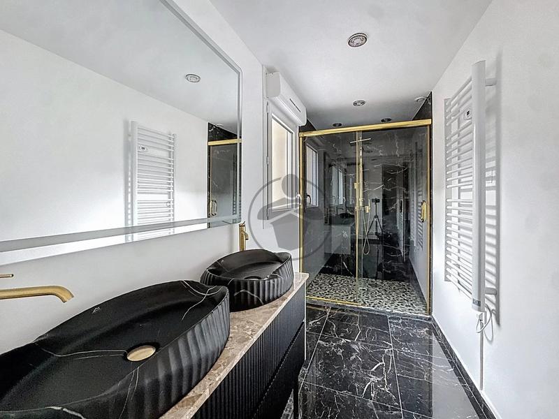 Maison - 95 m² - 5 pièces