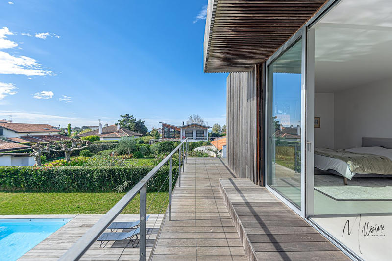 Maison - 290 m² - 6 pièces