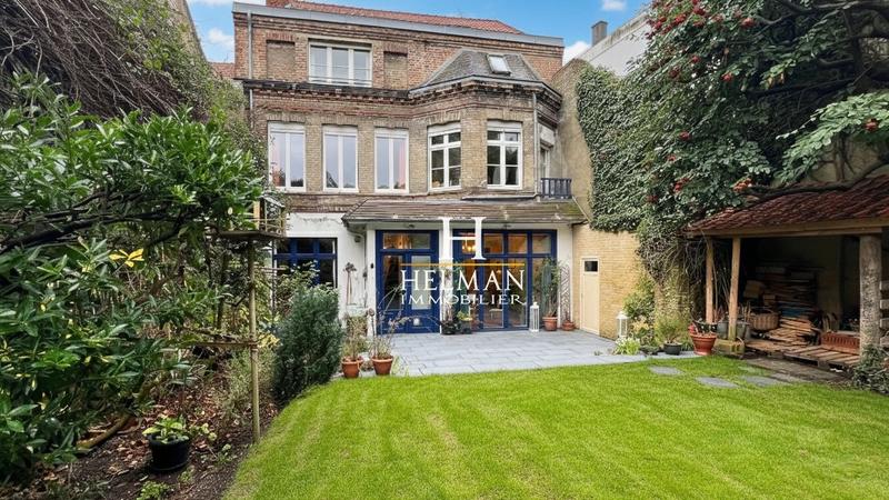 Maison - 258 m² - 7 pièces