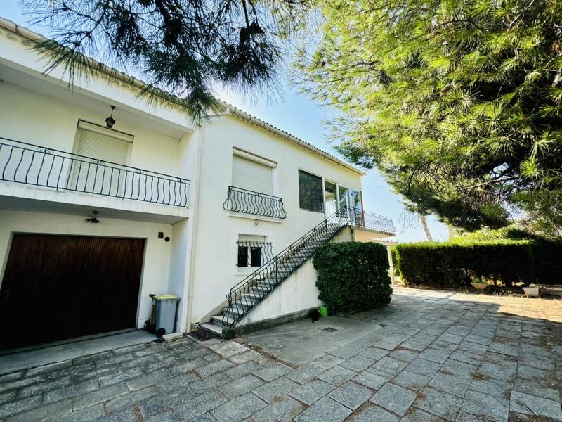 Propriété - 220 m² - 7 pièces