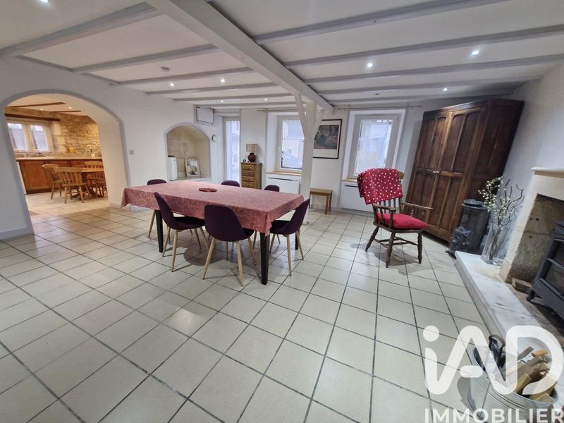 Maison - 275 m² - 11 pièces