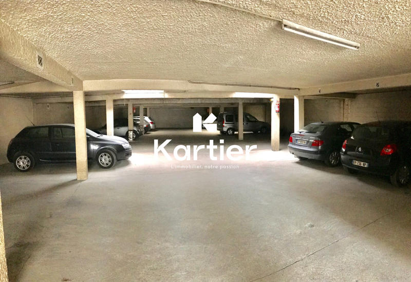 Parking / Garage - 350 m²