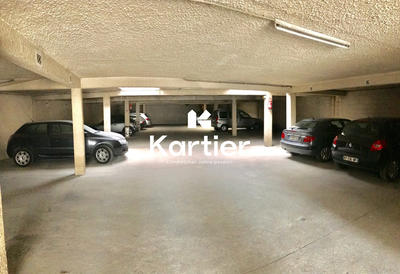 Parking / Garage - 350 m²