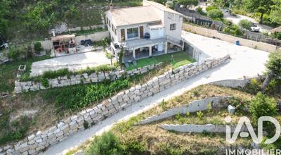 Maison - 190 m² - 7 pièces