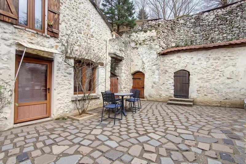 Maison - 200 m² - 8 pièces