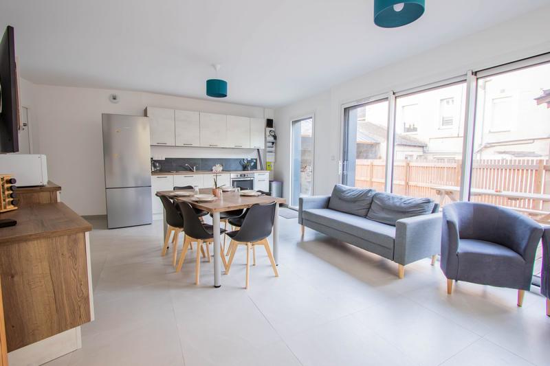 Maison - 99 m² - 6 pièces