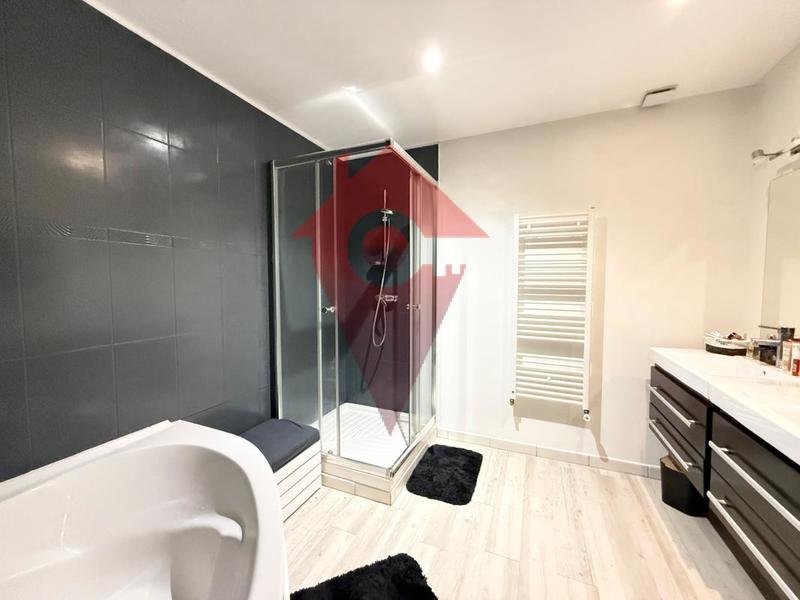 Appartement - 94 m² - 4 pièces