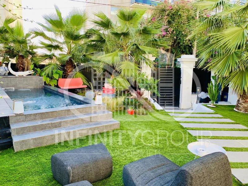 Maison de ville - 180 m² - 4 pièces