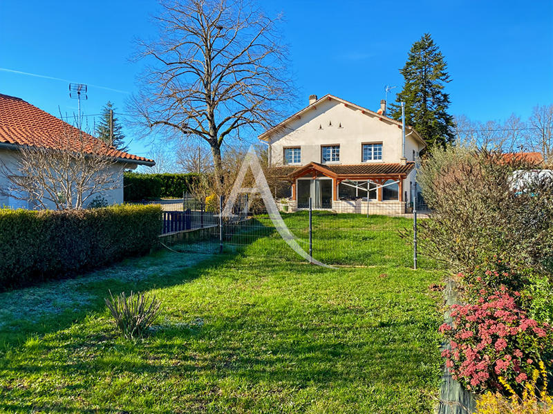 Maison - 240 m² - 12 pièces