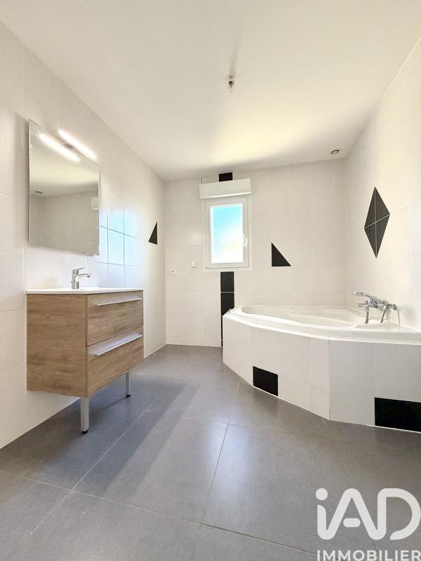 Maison - 208 m² - 6 pièces