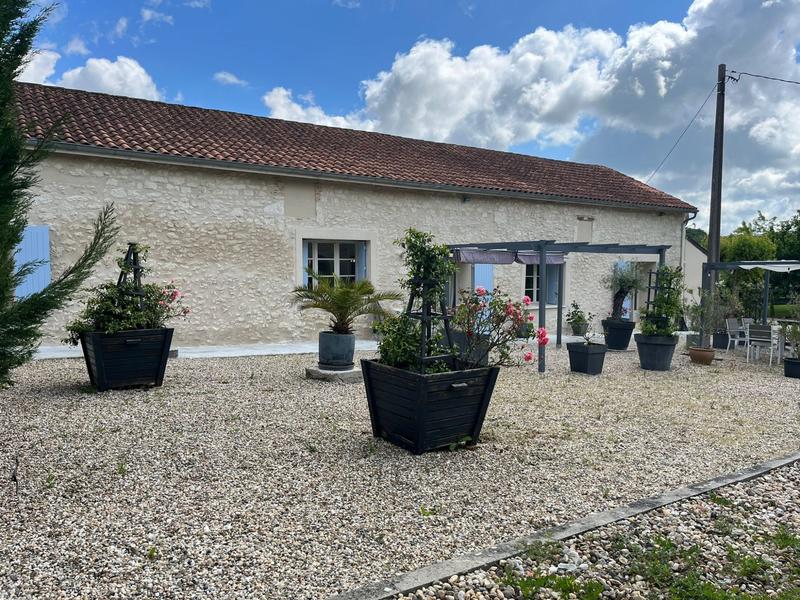 Maison traditionnelle - 265 m² - 10 pièces