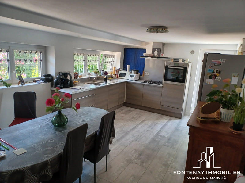 Maison - 242 m² - 10 pièces