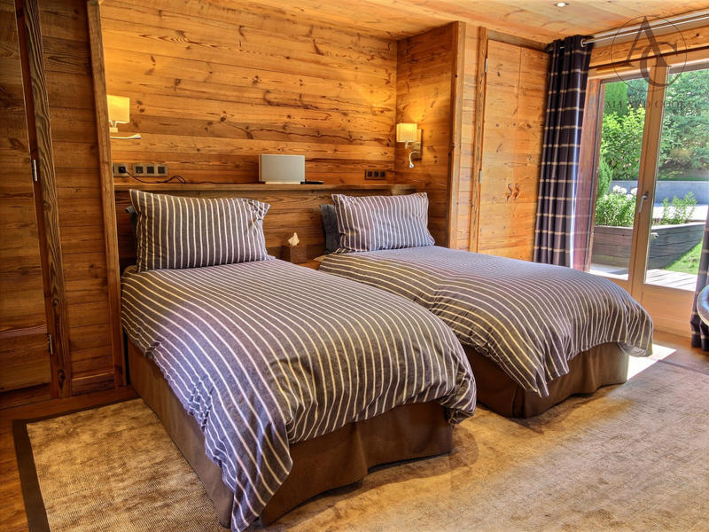 Châlet - 380 m² - 8 pièces