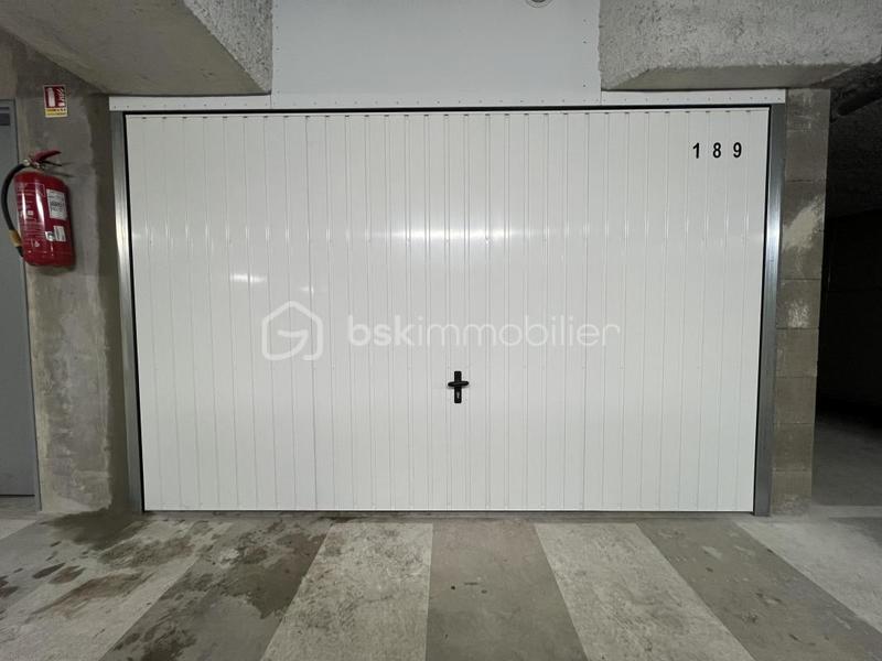 Parking / Garage - 167 m²