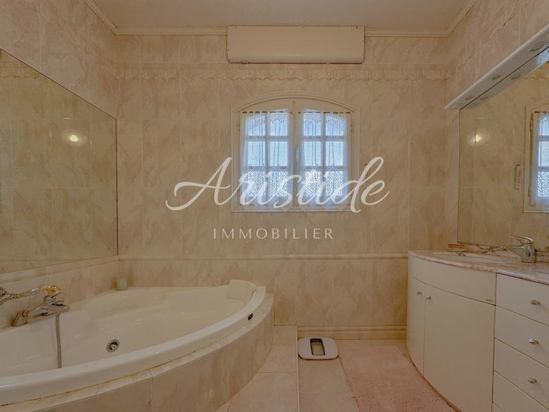 Maison ancienne - 253 m² - 8 pièces