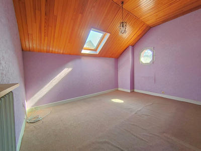 Maison - 94 m² - 7 pièces