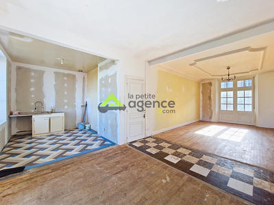 Maison - 275 m² - 10 pièces