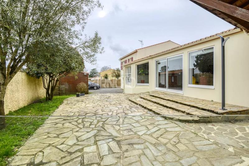 Maison - 266 m² - 9 pièces