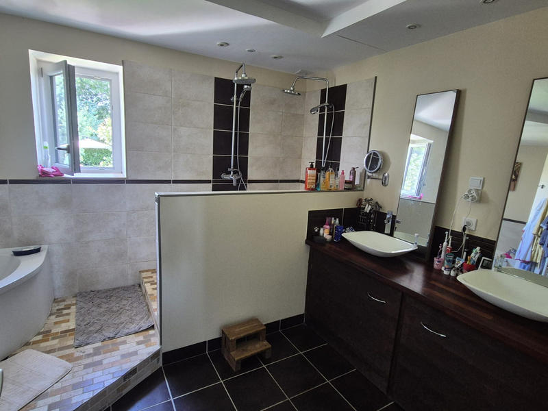 Propriété - 360 m² - 13 pièces