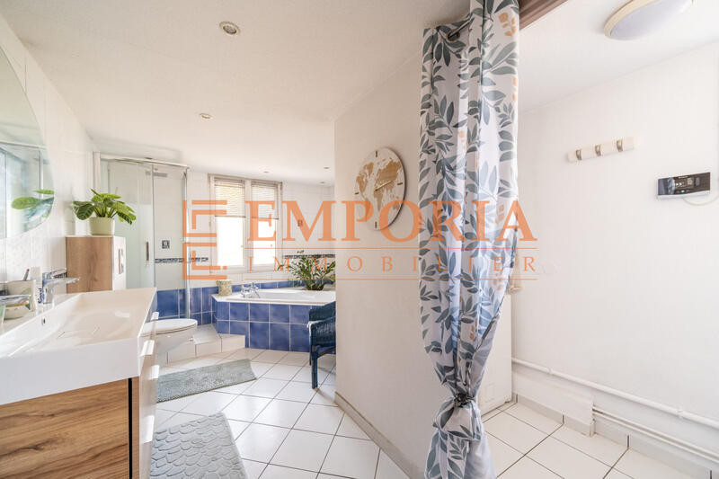 Maison - 207 m² - 9 pièces