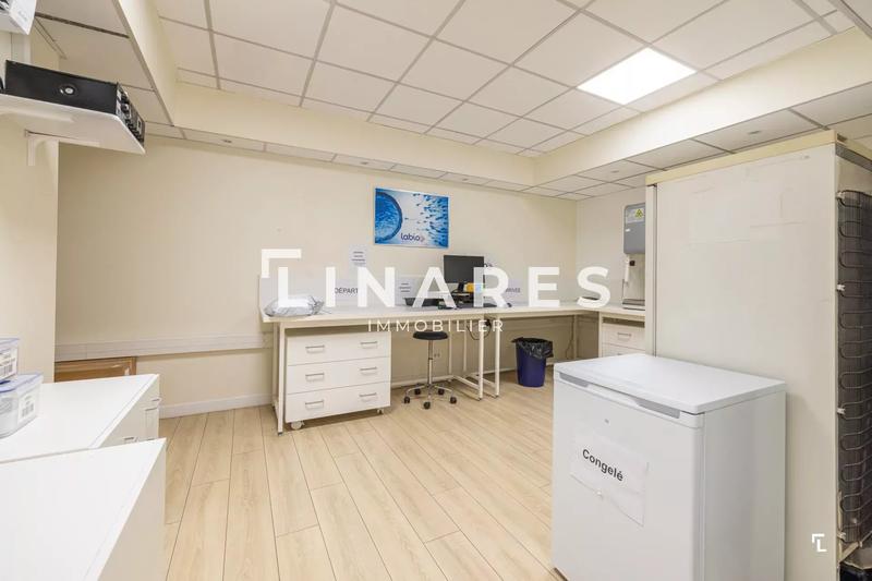 Bureau - 214 m² - 6 pièces