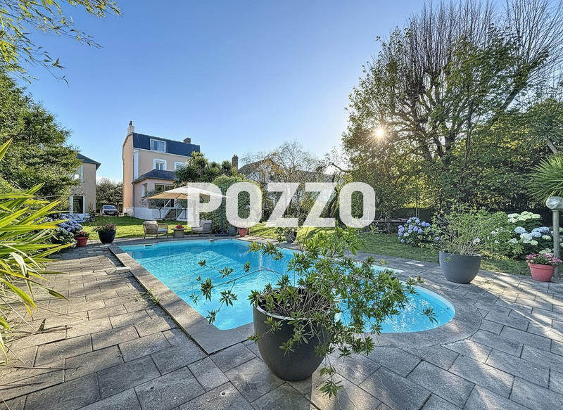 Maison - 190 m² - 8 pièces