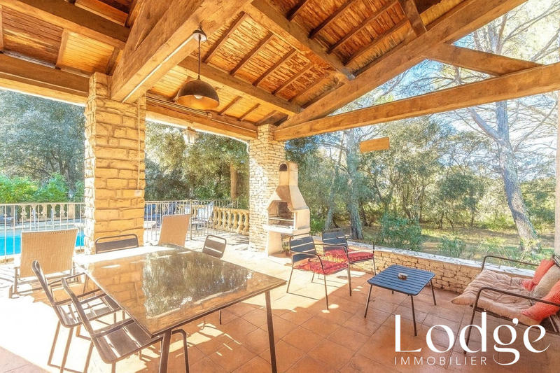 Maison - 300 m² - 15 pièces