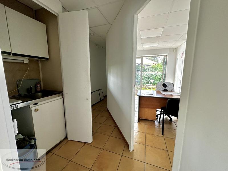 Local d'activités - 74 m² - 3 pièces