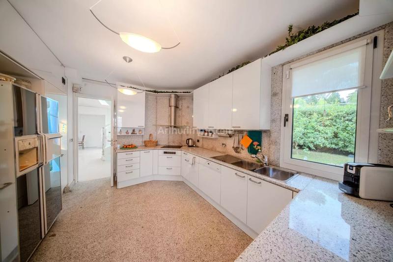 Maison - 379 m² - 8 pièces