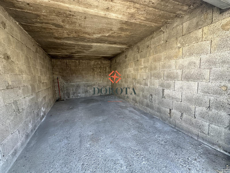 Parking / Garage - 14 m²