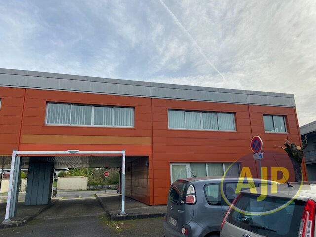 Local d'activité / Entrepôt - 173 m² - 7 pièces