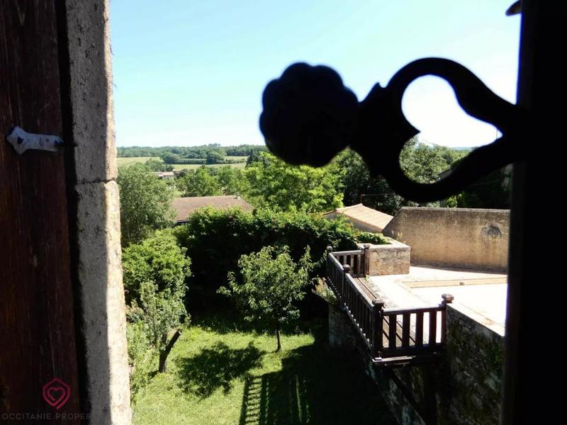 Demeure - 303 m² - 10 pièces