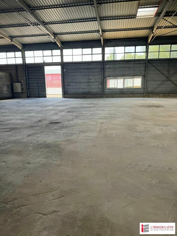 Entrepôt - 1 200 m²