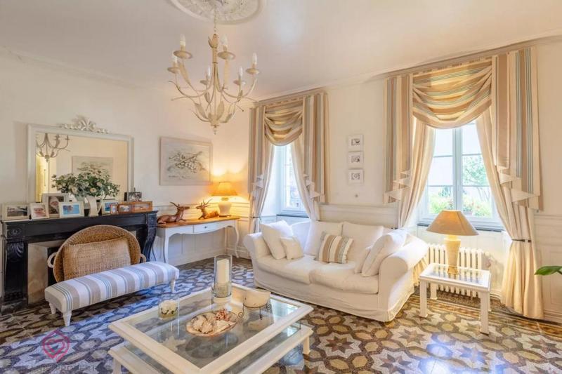 Maison de maîtres - 276 m² - 9 pièces