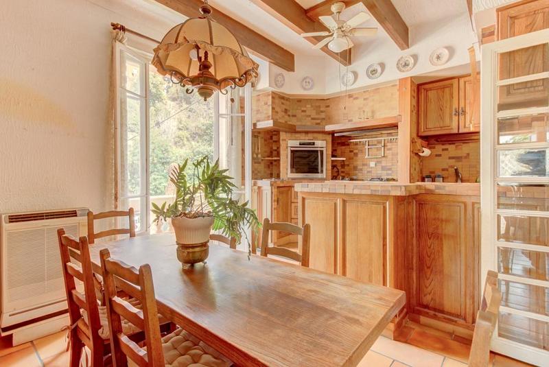 Maison - 230 m² - 8 pièces