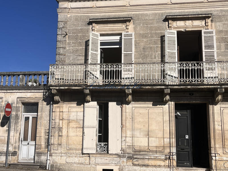 Maison - 280 m² - 10 pièces