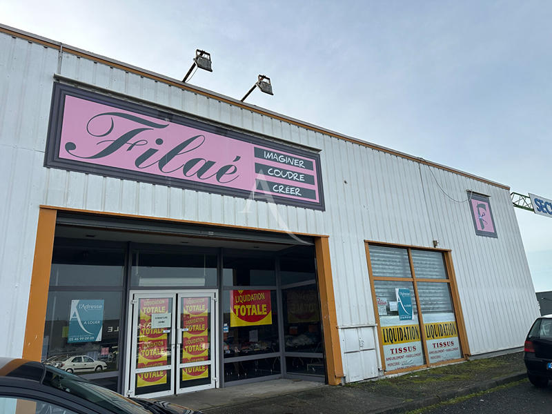 Local commercial - 666 m²