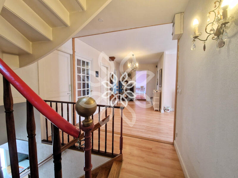 Propriété - 291 m² - 8 pièces