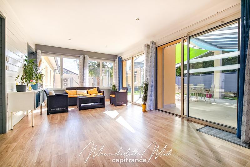 Maison - 220 m² - 6 pièces