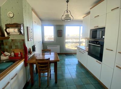 Appartement - 182 m² - 6 pièces