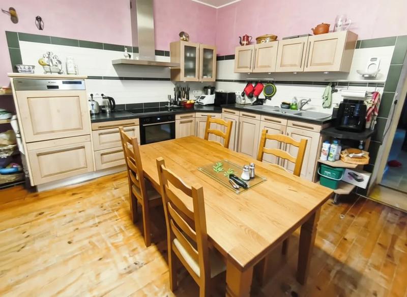 Maison - 237 m² - 10 pièces