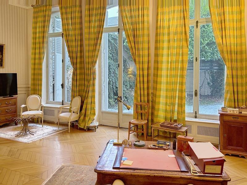 Appartement bourgeois - 257 m² - 6 pièces