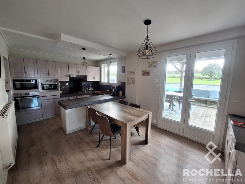 Maison traditionnelle - 198 m² - 7 pièces